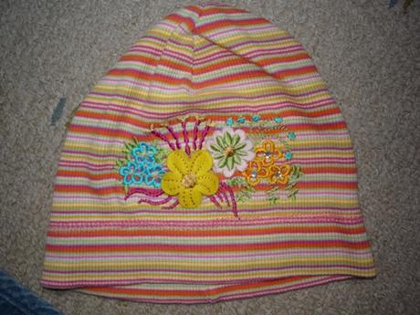 Vyšívaný šátek, balvněná čepice 104 110 116, 104