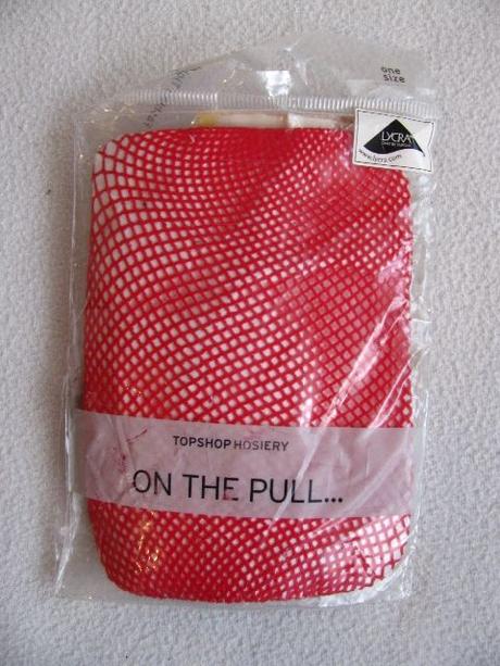 Červené síťované punčochy, 158