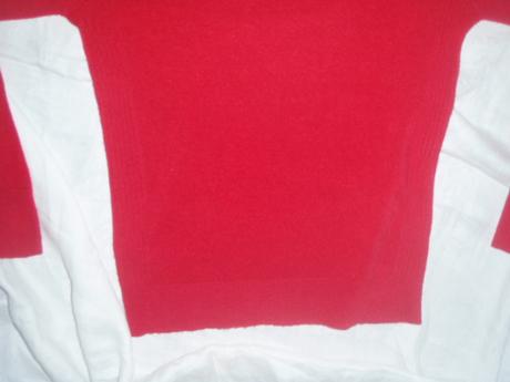 Slabší červený svetr, marks & spencer,128