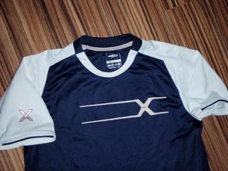 Značkové modrobílé tričko, umbro,152