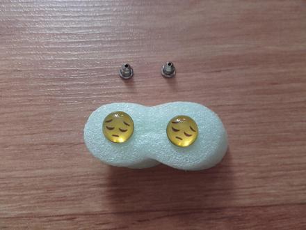 Náušnice emotikon zamyšlený,