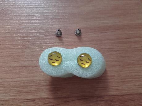 Náušnice emotikon zamyšlený,