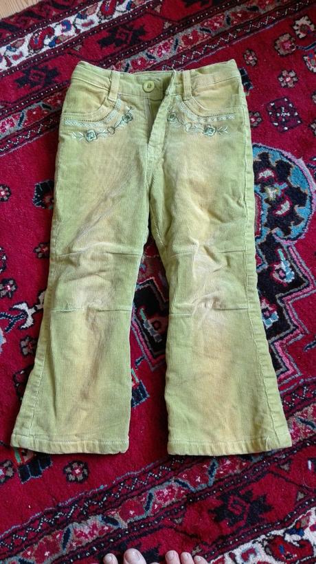 Zelené teplé manžestráky, 92