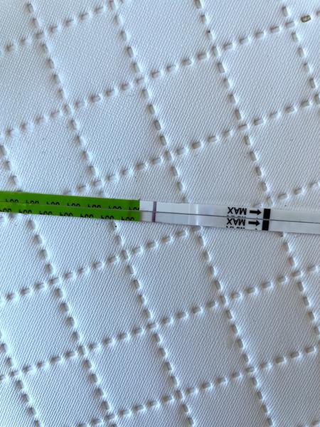 Jsou na těhotenském testu vidět jen slabé rysky?