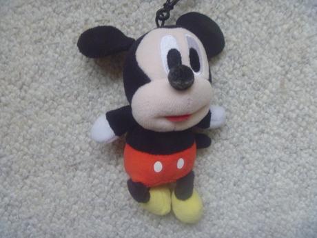 Plyšový mickey mouse s karabinkou na zavěšení, 