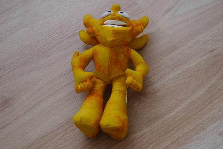 Plysova zluta figurka - cert, skritek,