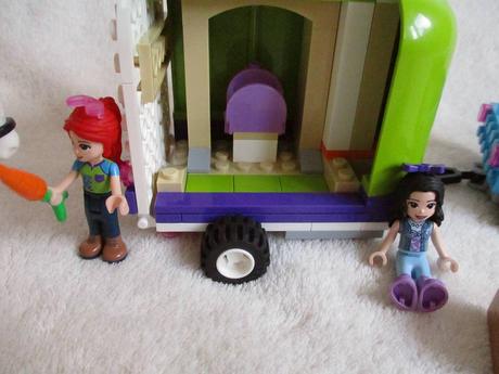 Lego friends mia a přívěs pro koně, 