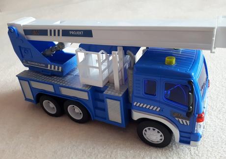 Auto s plošinou - vůz technických služeb,