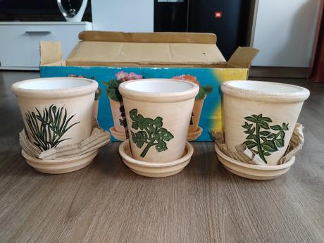 Květníky z terrakotty nové 3 kusy,