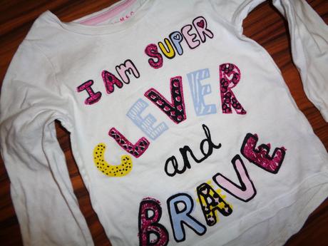 Pěkné bílé tričko s nápisy, nutmeg,98