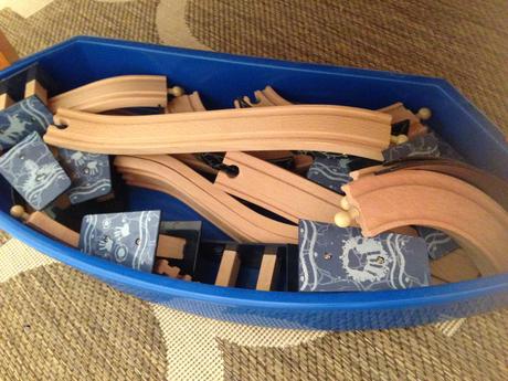 Kidkraft vláčkodráha se stolem - dinosauři, 