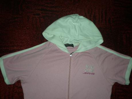 Růžové triko s bílou kapucí, 158