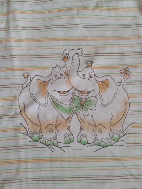 Světle žluté pyžamo, 122