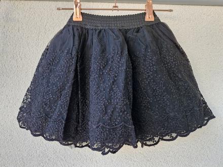 Nabíraná krajková sukně, 110