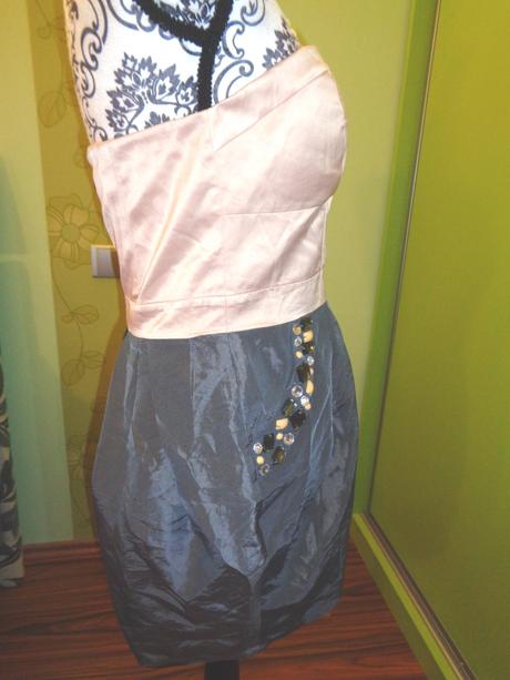 Růžovošedé společenské šaty, 40