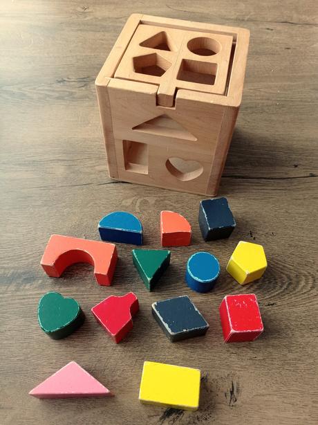 Vkládací kostka - dřevěná,