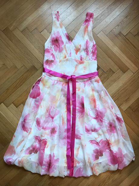 Společenské šaty, 42