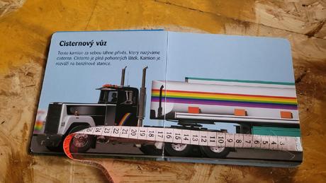 3x kniha (puzzle, vkládání puntíků),