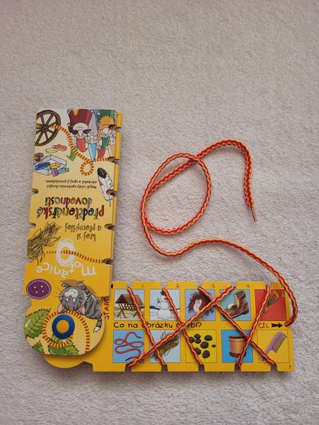 Knížka s provázkem "motanice",