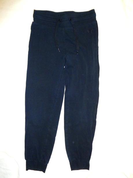 Tmavě šedé slabší tepláky, 128