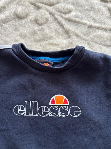 K1/ mikina modrá zn. ellesse - v.110/116, 110