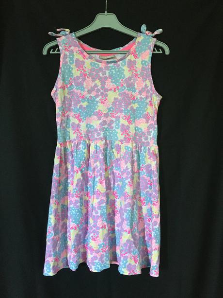 Barevné šatičky s květinkami, 134