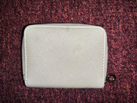 Béžová peněženka, 