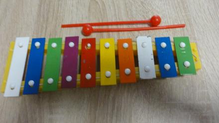 Dřevěný xylofon s paličkami, 