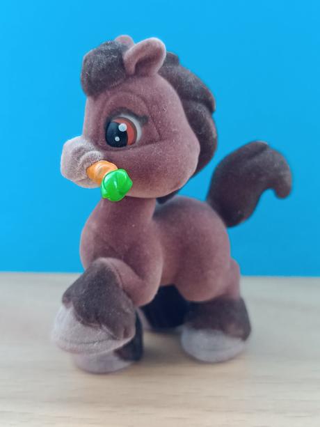 Sametový koník s mrkvičkou,