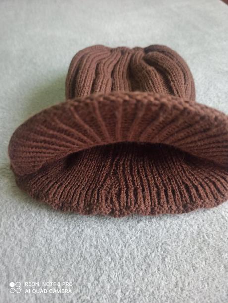 Ručně pletené nákrčníky a čepice, m