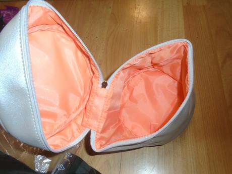 Kosmetická taška stříbrná ovál estee lauder, 