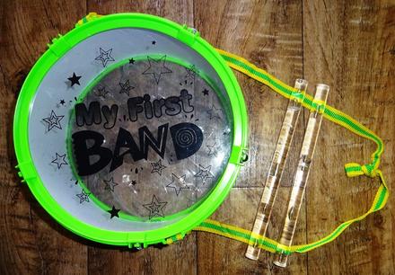 Dětský bubínek s paličkami,