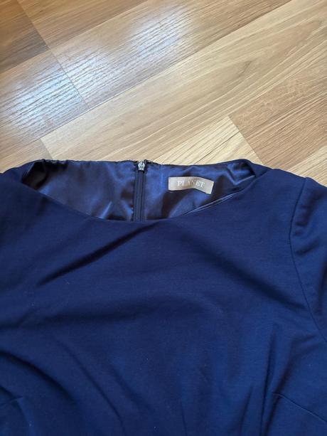 Podzimní pouzdrové šaty, 36