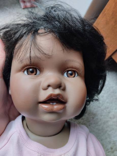 Porcelánová panenka mulatka značená, 