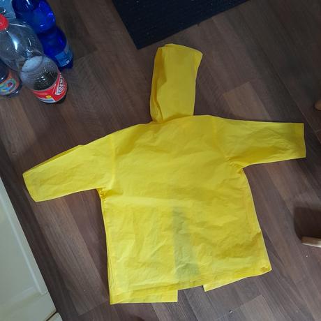 Malá žlutá pláštěnka používaná 98, 98
