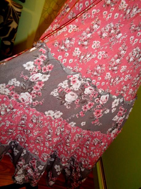 Krásné růžovohnědé květované volánové šaty, colours of the world,m