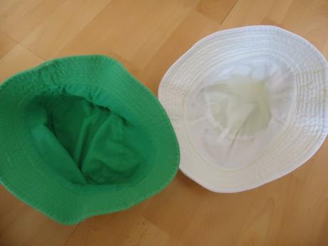 2 kloboučky s dinosaurem, 86