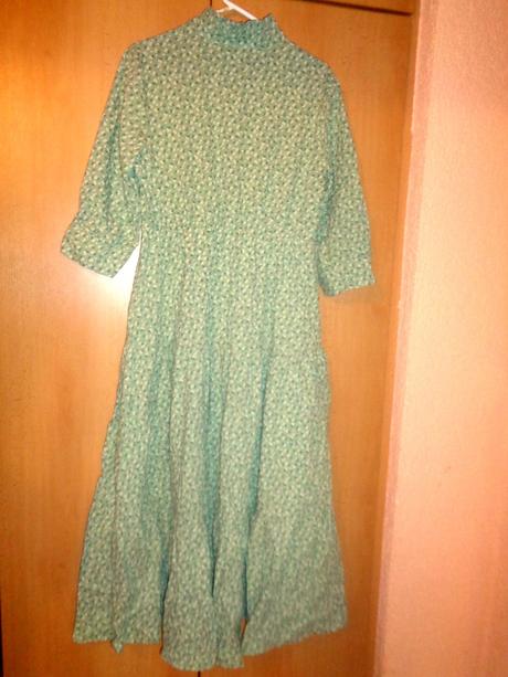 Luxusní hráškově zelené volánové maxi šaty, 44