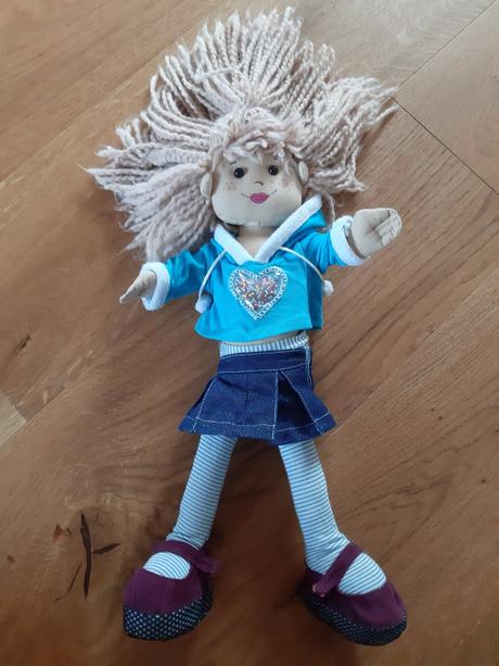 Ručně šitá panenka., 