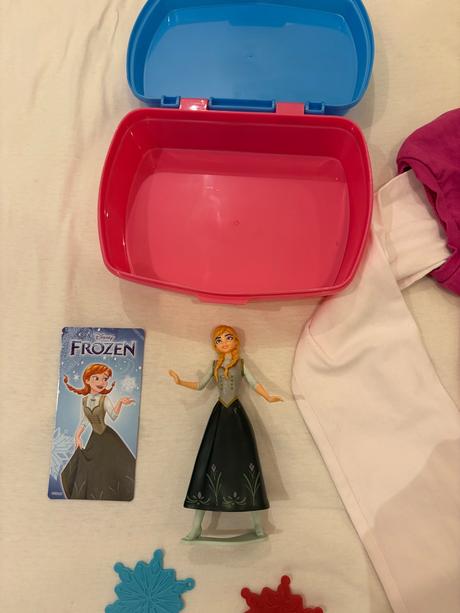 Tričko s motivem anny a elsy (velikost 122) + krab, disney,122