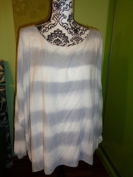 Krásný bílošedý top, xl