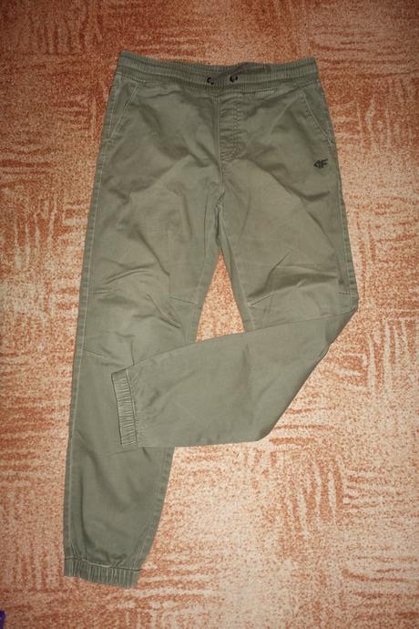 Chlapecké jogger kalhoty 4f vel. 158, 158