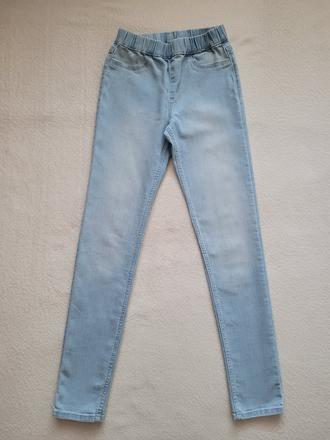 Džegíny světle modré, 146