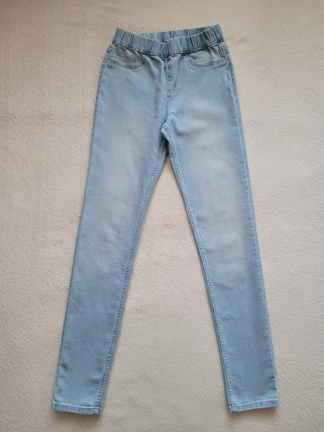 Džegíny světle modré, 146