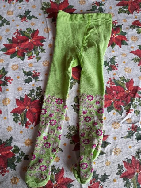 Zelené punčocháče a růžovými kytičkami, 26