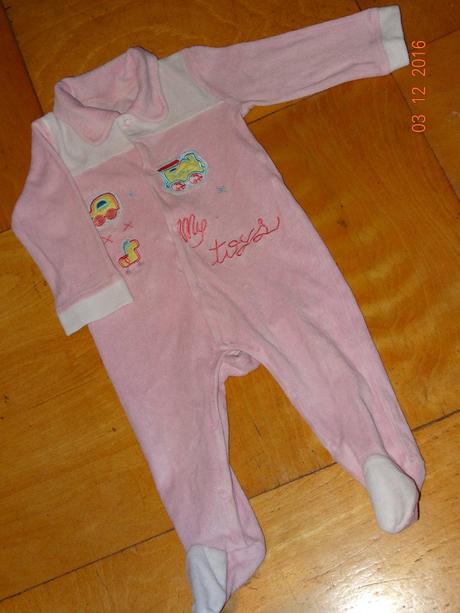 Růžový overal, 80