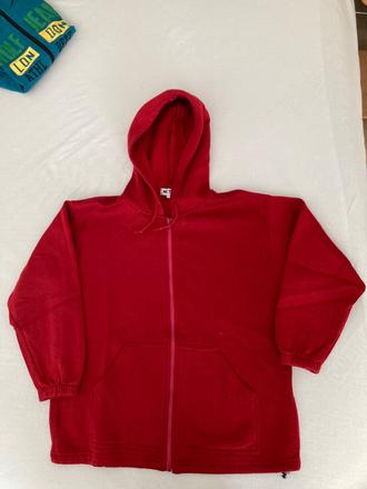 Tmavočervená mikina, 158