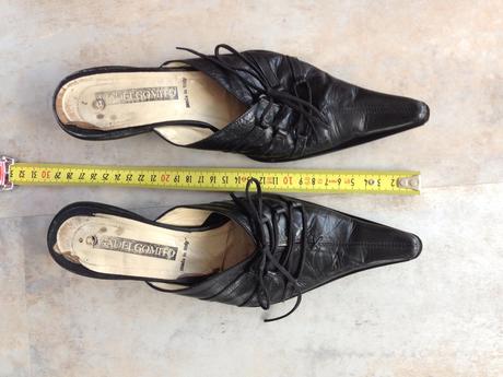 Slippers černé špičaté pantoflíčky 36-37 nazouvací, 36