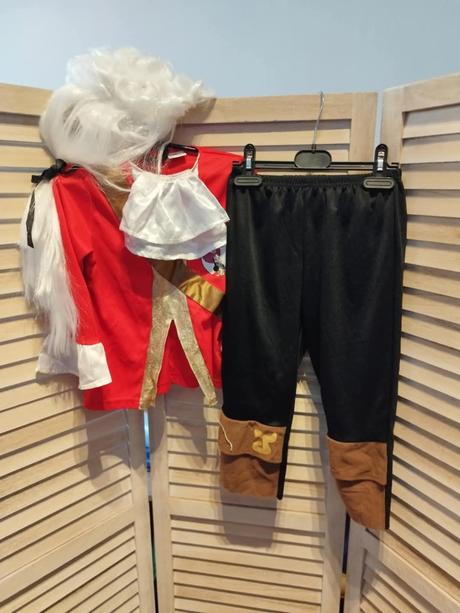 Kostým s parukou 3/4roky 220kč, 