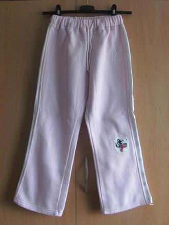 Růžové tepláky, 128